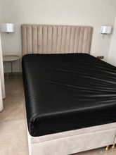 25 momų šilkinė paklodė 100% Mulberry šilko – SILK&SLEEP juoda